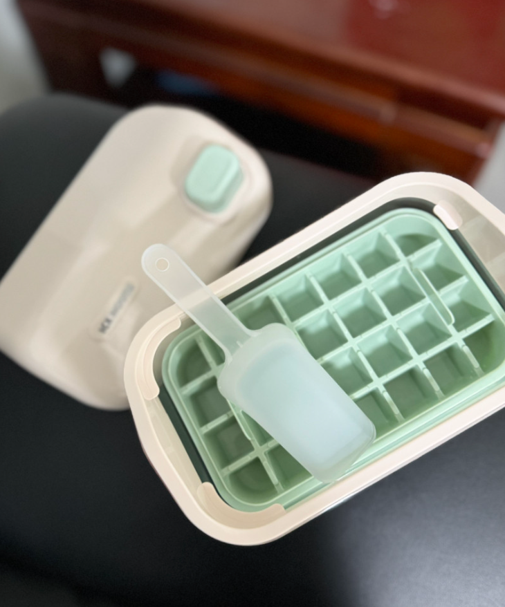 Double-Layer Stackable Ice Cube Tray simplynest